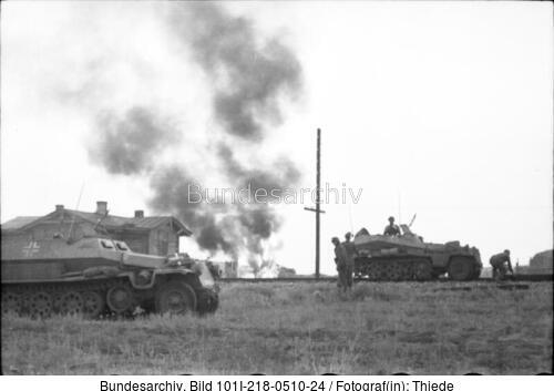 Russland-Süd, Schützenpanzer in Ortschaft