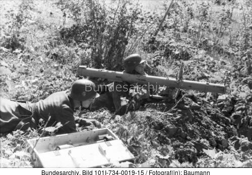 Russland-Nord, Soldaten mit Raketen-Panzer-Büchse
