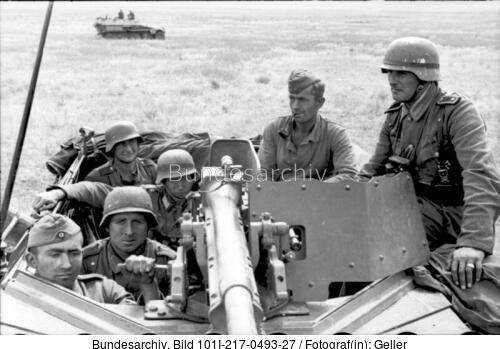 Russland-Süd, Schützenpanzer mit Pak