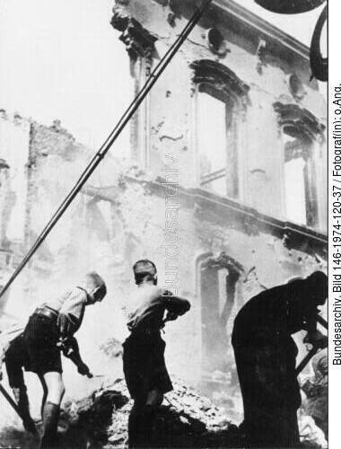 Hitler-Jugend im Kriegseinsatz