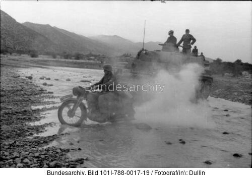 Nordafrika, Panzer IV und Krad