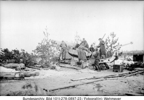 Russland, Soldaten laden Geschütz