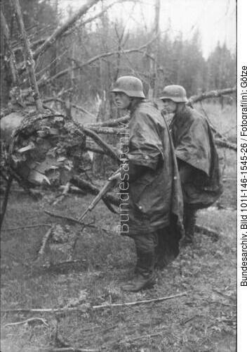 Russland, Infanteristen mit Regenumhang