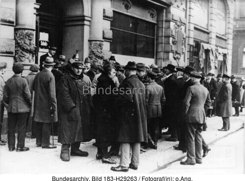 Berlin, Ausgabe der neuen Rentenmark