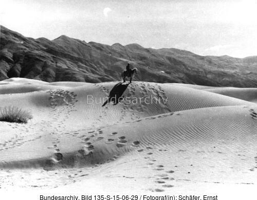 Tibetexpedition, Sanddüne mit Reiter
