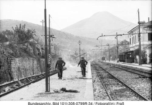 Italien, Itri, Schienenwolf zerstört Gleise