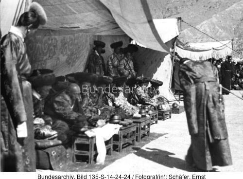 Tibetexpedition, Neujahrsparade