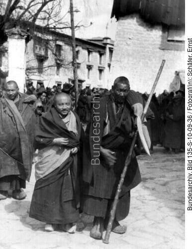 Tibetexpedition, Neujahrsfest Lhasa, Mönche