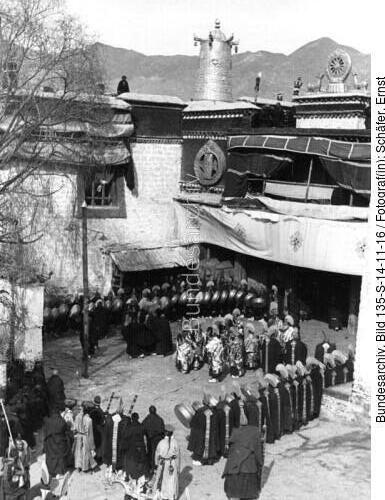 Neujahrsfest Potala, Mönchstanz