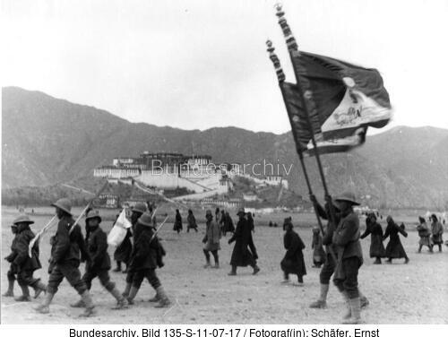 Tibetexpedition, Militärparade