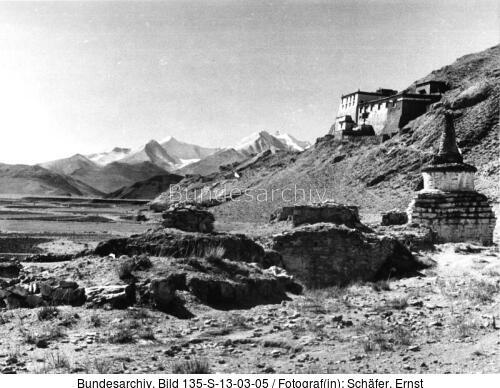 Tibetexpedition, Landschaftsaufnahme, Chörten