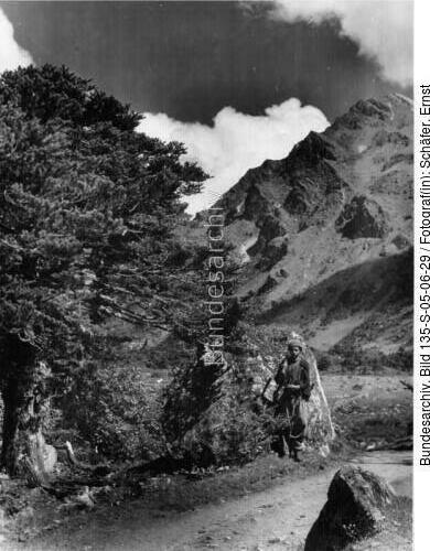 Tibetexpedition, Landschaftsaufnahme mit Tibeter