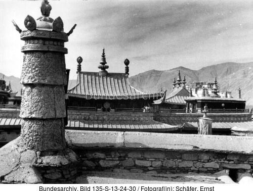 Tibetexpedition, Lhasa, Dachaufnahme