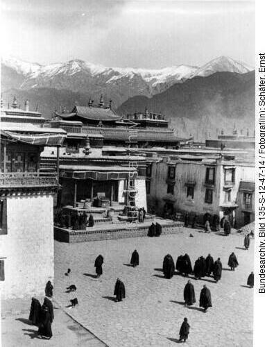 Tibetexpedition, Lhasa, Blick auf den Stadttempel