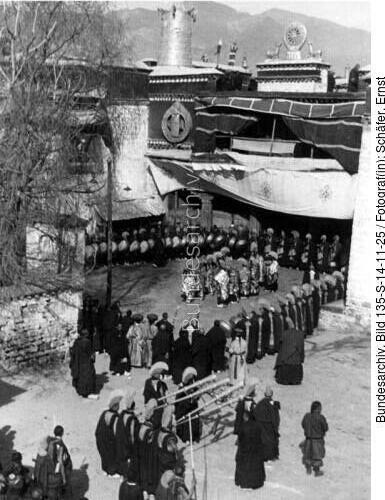 Neujahrsfest Potala, Mönchstanz