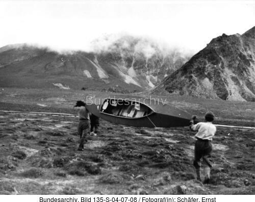 Tibetexpedition, Transport eines Bootes über Land