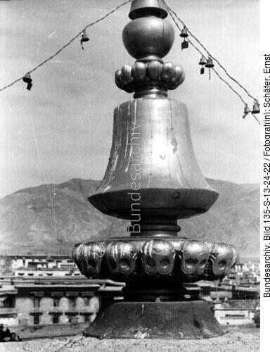 Tibetexpedition, Lhasa, Dachaufnahme