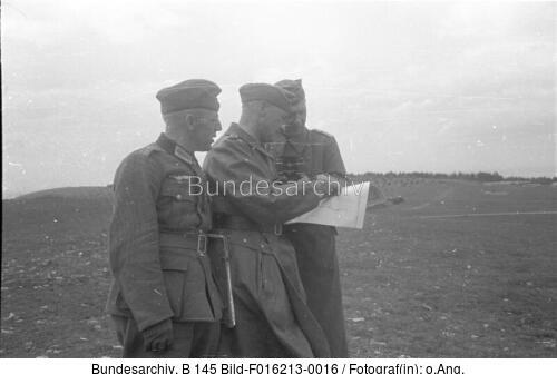 Krim, Feodosija, Hans v. Ahlfen mit Offizieren