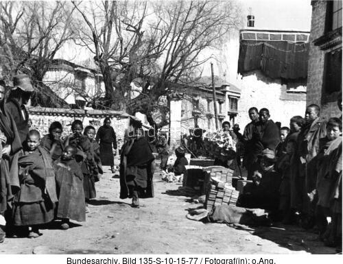 Tibetexpedition, Lhasa, Straßenszene