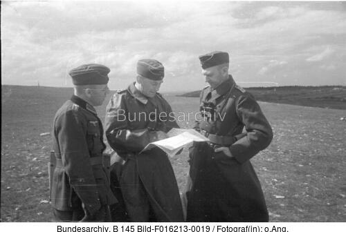 Krim, Feodosija, Hans v. Ahlfen mit Offizieren