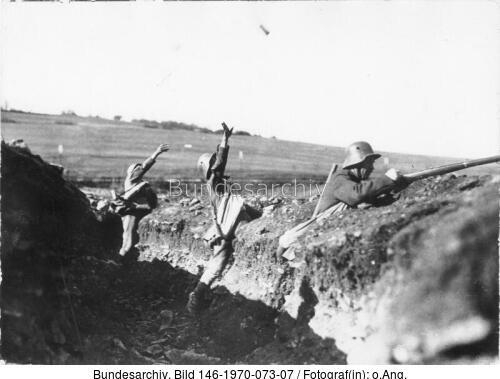 Bei Sedan, Sturmtrupp bei Ausbildung