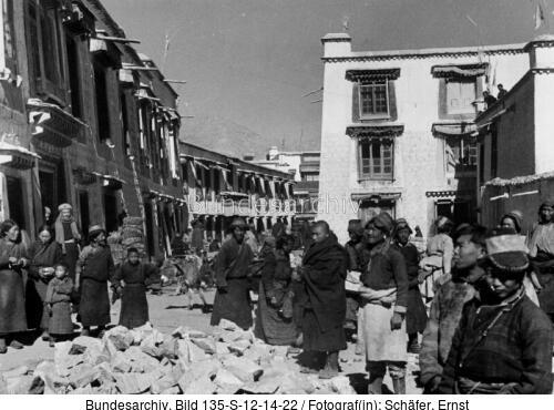 Tibetexpedition, Lhasa, Bauarbeiten
