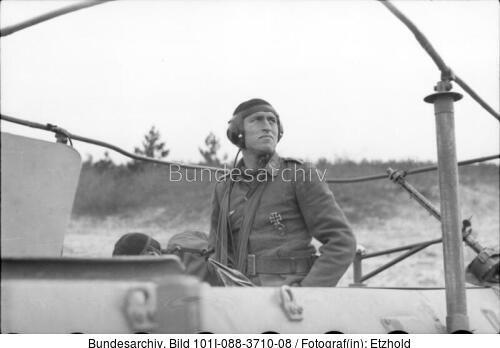 Russland, Fliegerleitoffizier auf Schützenpanzer