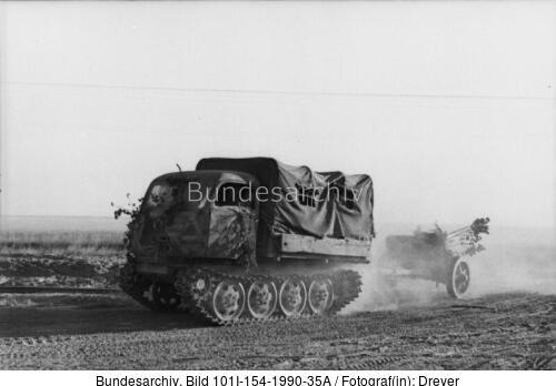 Russland, Raupenschlepper Ost