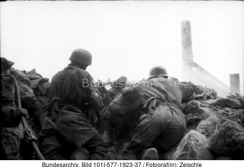 Monte <span class="match">Cassino</span>, Fallschirmjäger mit MG