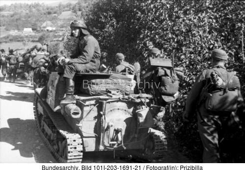 Albanien, deutsche Soldaten, italienischer Panzer