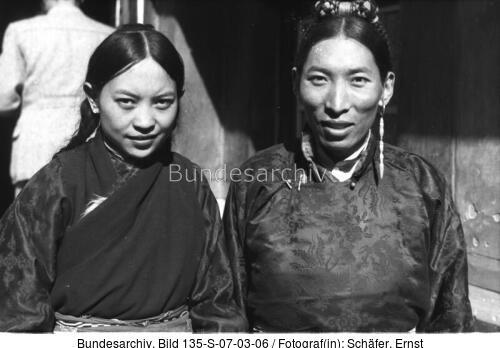 Tibetexpedition, Herr und Frau Dzongpen