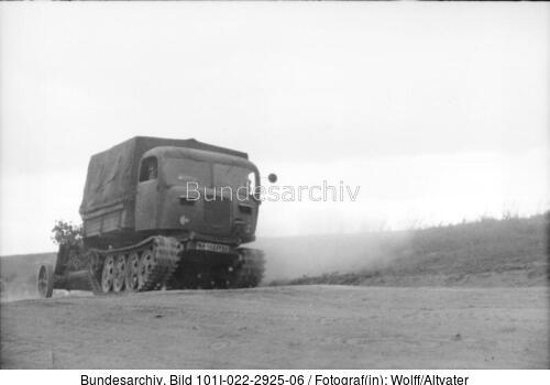 Russland, Raupenschlepper Ost