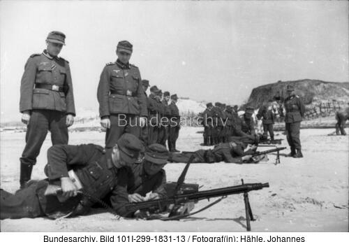 Nordfrankreich, Schießübungen mit MG