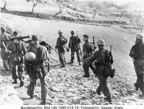 Italien, Fallschirmjäger in den Abruzzen