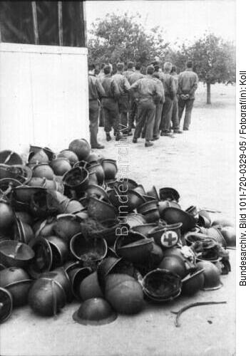 Frankreich, Stahlhelme alliierter Soldaten