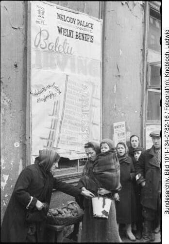 Polen, Ghetto Warschau, Händlerin, Käuferinnen