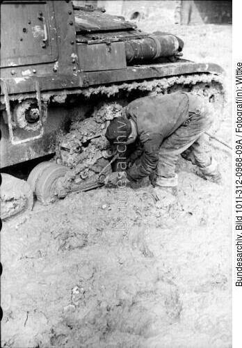 Italien, italienischer Panzer im Schlamm