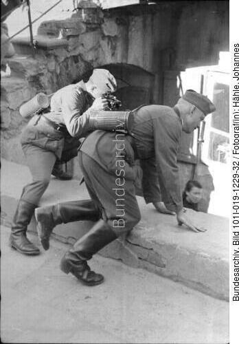 Polen, zwei Soldaten bei Stadtbummel