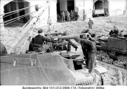 Italien, italienischer Panzer im Schlamm