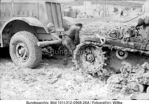 Italien, italienischer Panzer im Schlamm