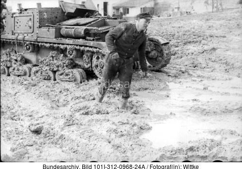 Italien, italienischer Panzer im Schlamm