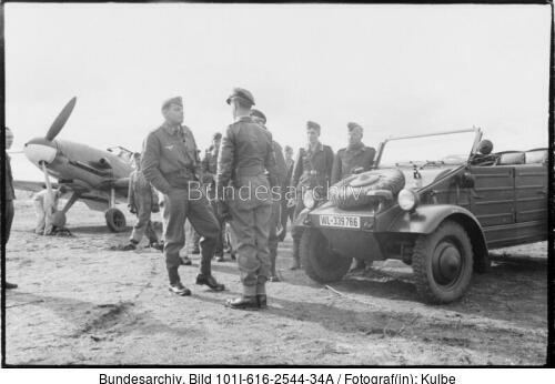 Finnland, Flugzeug Me 109, VW-Kübelwagen
