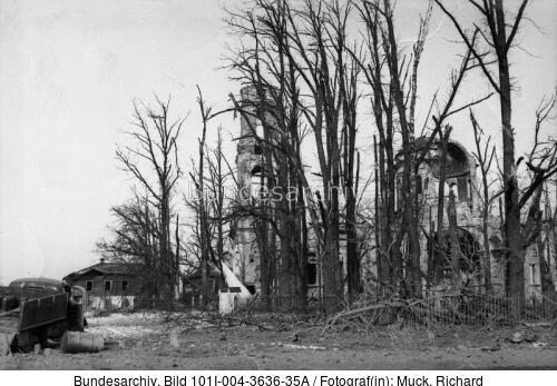 Russland, Cholm, Kirchenruine