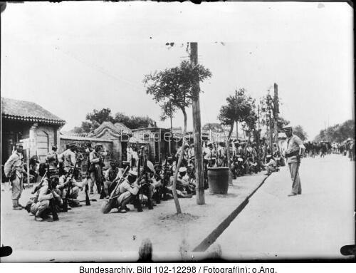 Peking, Soldaten in Alarmbereitschaft
