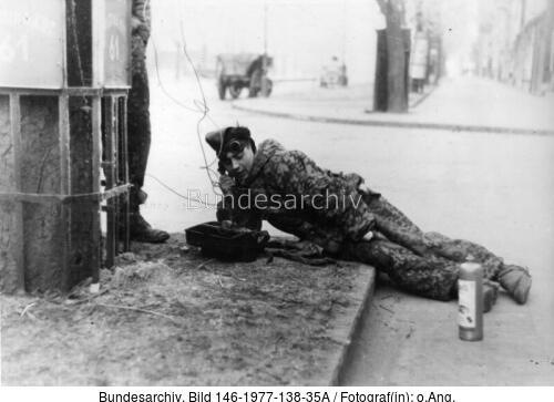 Budapest, Soldat am Fernsprecher