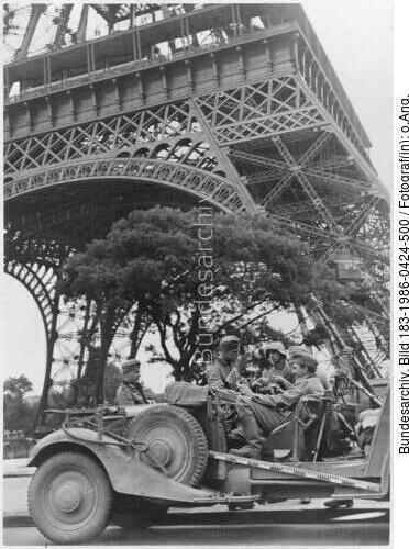 Paris, Flak am Eifelturm