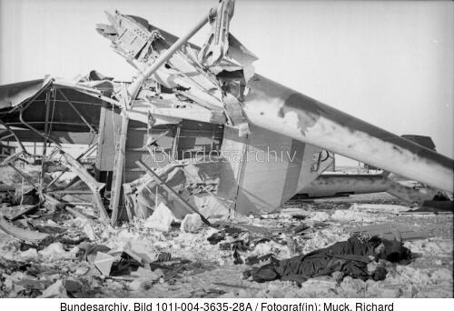 Russland, Cholm, Flugzeugwrack Go 242