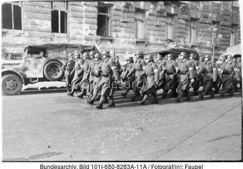 Budapest, marschierende Pfeilkreuzler
