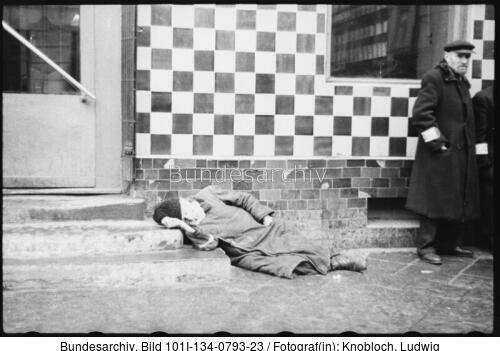 Polen, Ghetto Warschau, Mann auf Straße