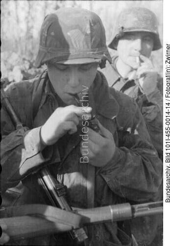 Russland, rauchende Soldaten